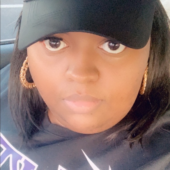 Meet your Posher, Johnetta - Picture 2 of 2